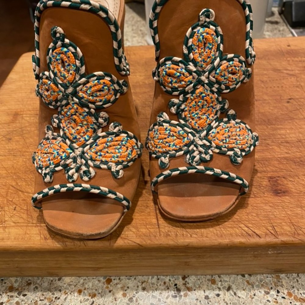 Tory Burch authentic size 5.5 Sandals.